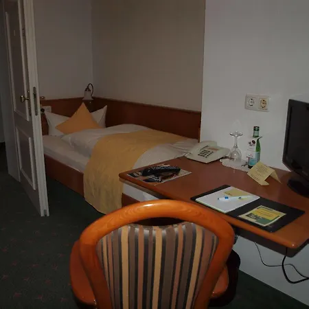 & Restaurant Bellevue Отель Schmolln (Altenburger)