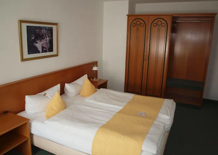 Otel & Restaurant Bellevue Schmölln